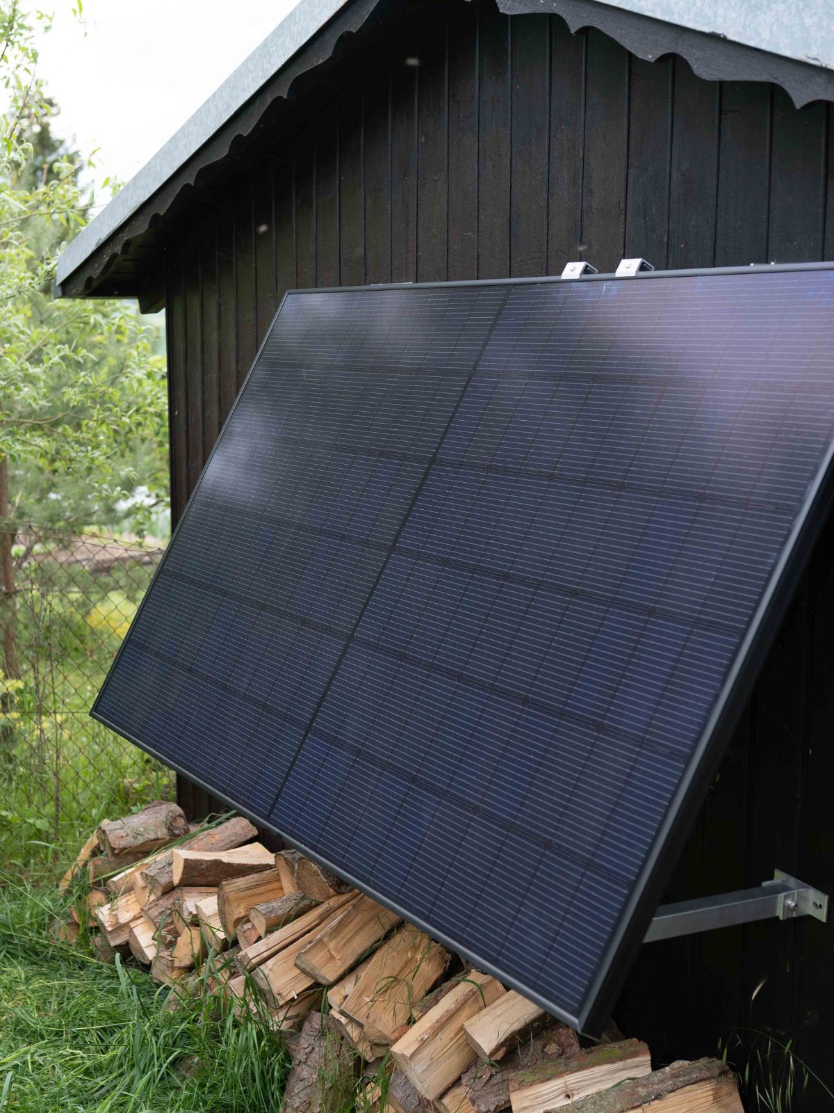 Carport/Schuppen mit Steckersolaranlage
