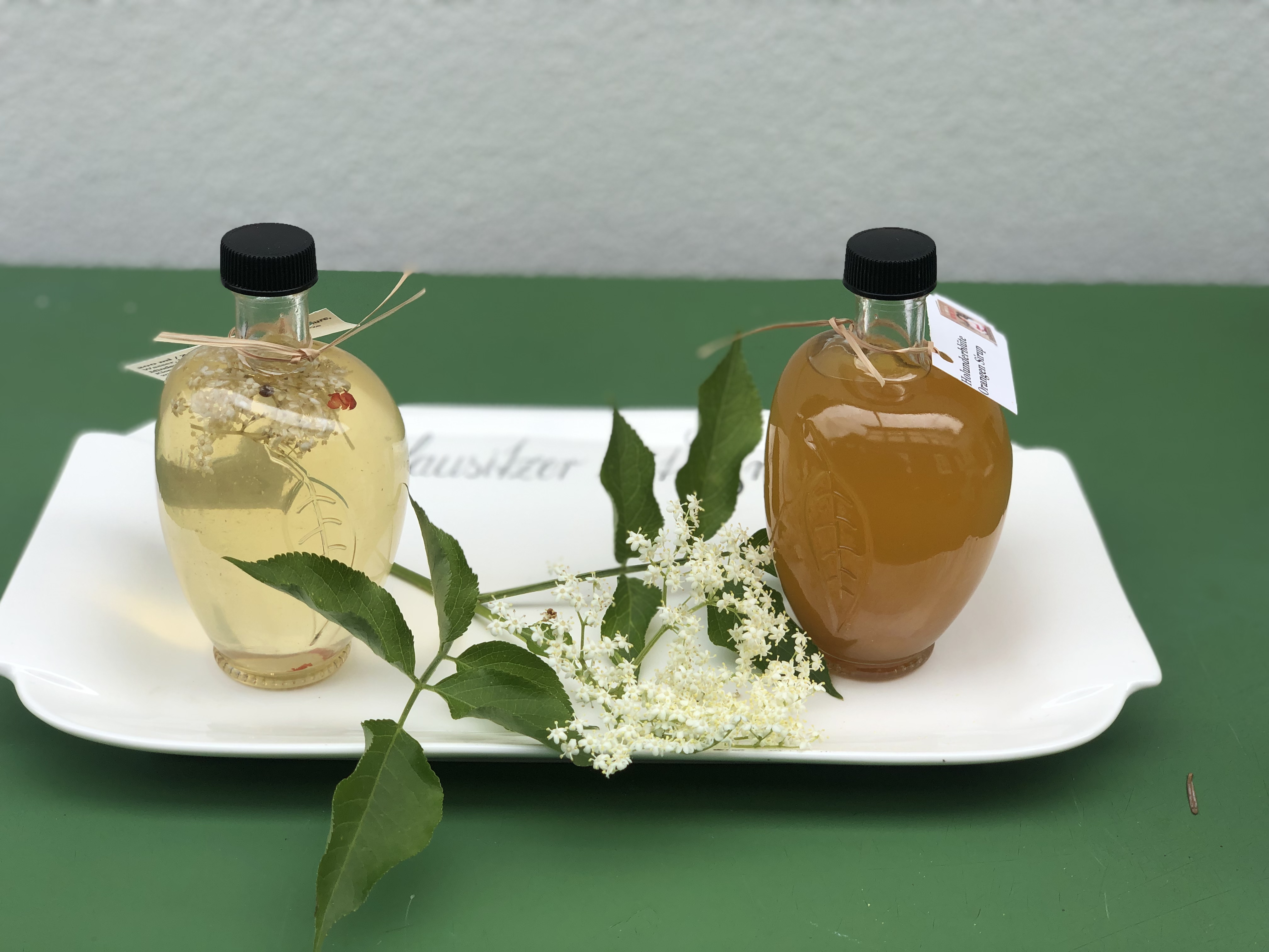 Juni - Holunderblüten-Orangensirup und Holunderblütenessig