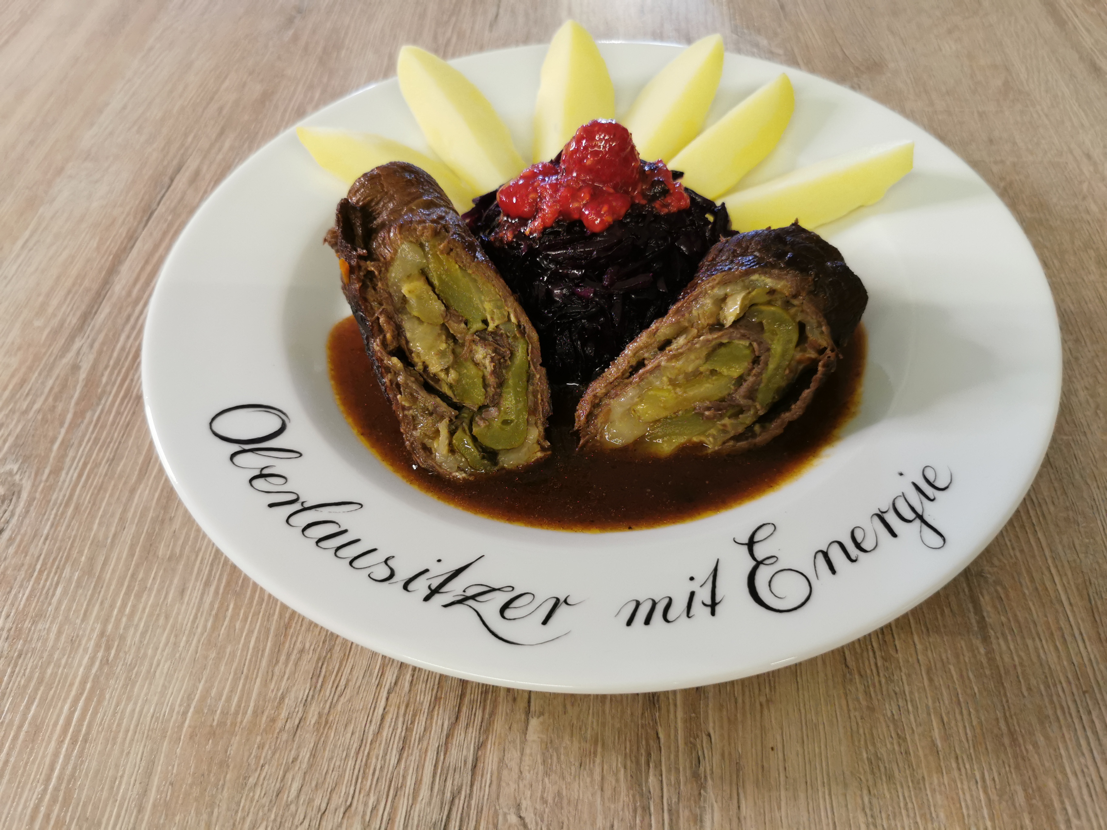 September - Klassische Rinderroulade, dazu Rotkohl mit Himbeeren