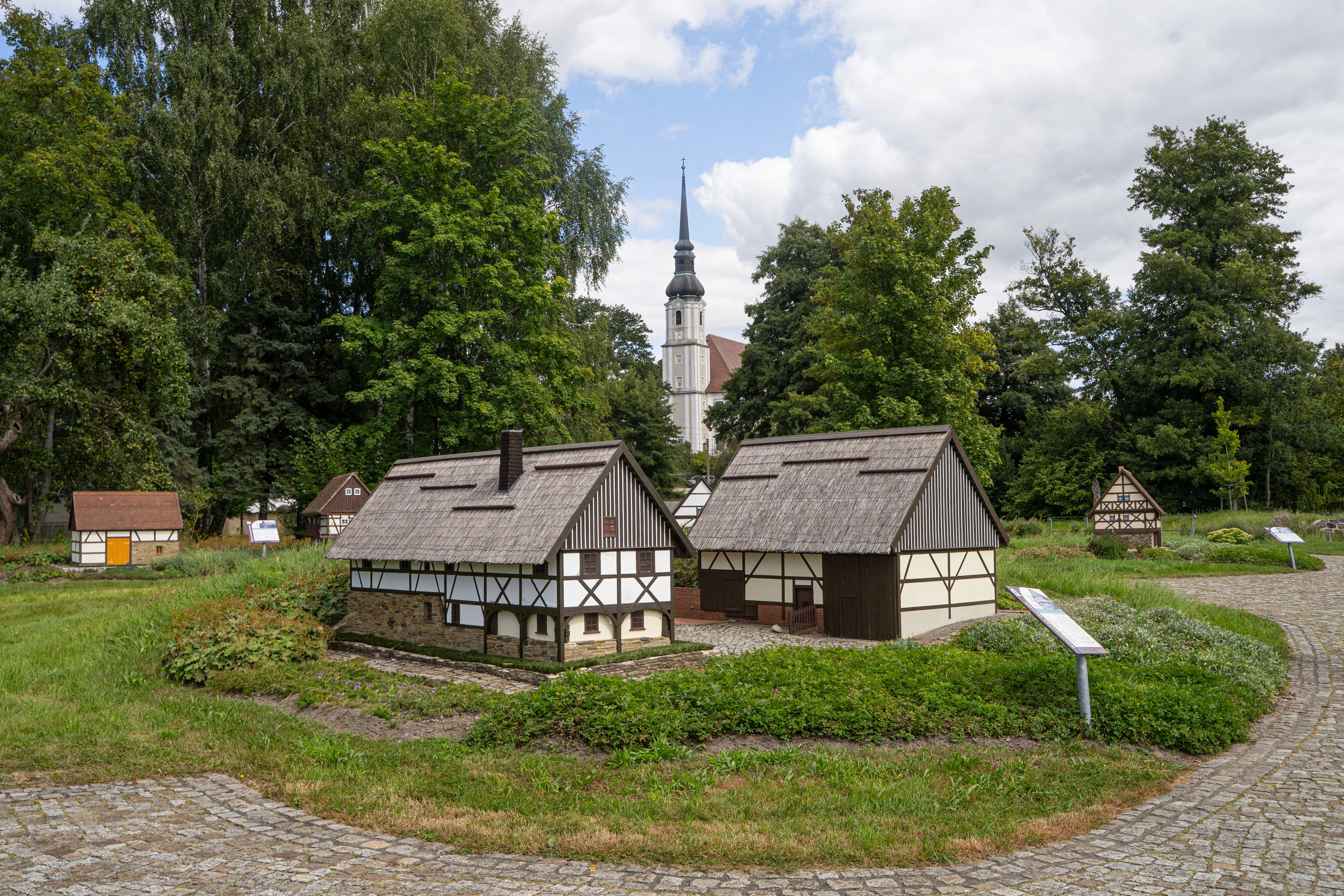 Umgebindehauspark Cunewalde im Sommer